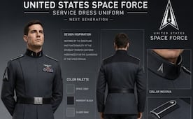 Trump desvela uniforme de Fuerza Espacial; las redes lo comparan con traje nazi