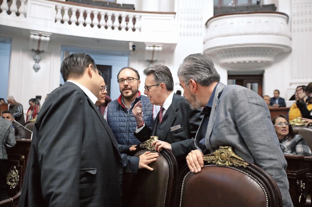 Aplazan debate Diputados locales determinaron un receso en la sesión, tras avalar nuevas normas de vivienda, para continuar las negociaciones para el paquete presupuestal 2017. (ARCHIVO. EL UNIVERSAL)