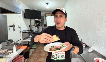 Ulises de la Torre abre "Los Igualados", local de barbacoa; a tres meses de su apertura, el negocio crece 