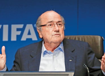 FIFA reduce sanción a Blatter y Platini