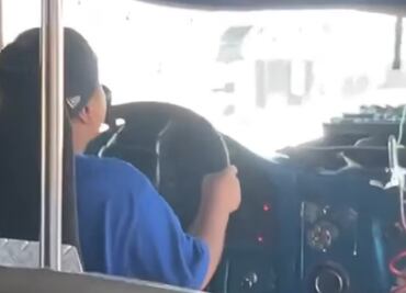 Captan a menor conduciendo camión de transporte público en Gómez Palacio, Durango; chofer de la unidad y padre del niño es sancionado