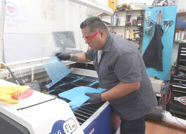 COVID-19: Mexicans create face shields for coronavirus-fighting workers