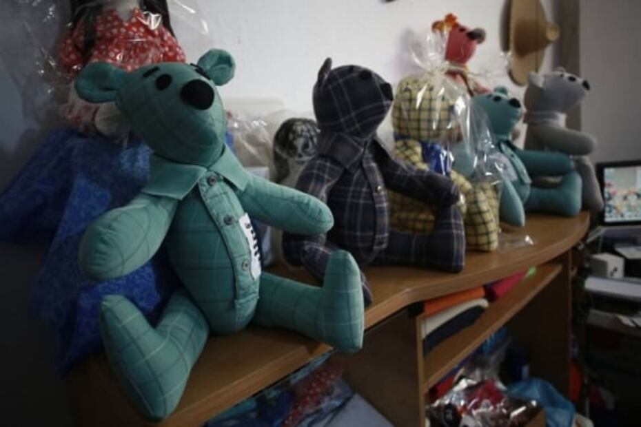 Eréndira Guerrero, la mujer de Chihuahua que crea osos con ropa de las víctimas de Covid-19