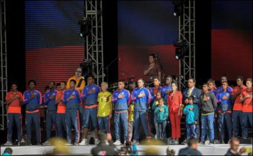 Reciben a la Selección de Colombia como héroes