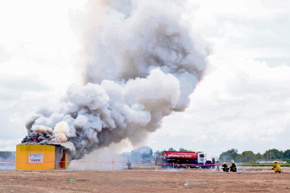 En cada almacén se detonaron 25 kilogramos de pirotecnia; en los ejercicios estuvo presente el cuerpo de bomberos del municipio (AYUNTAMIENTO TULTEPEC)