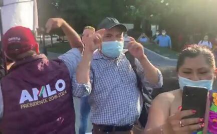 Simpatizantes de AMLO agreden al reportero Irving Pineda en Washington