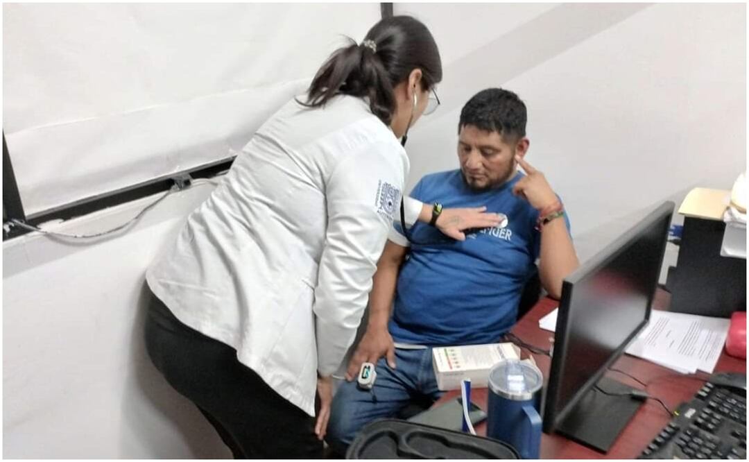 Liberan a alcalde de Aldama, Chiapas que había sido atado y vestido de mujer y es llevado a un hospital para evaluar su salud (08/10/2024). Foto: Especial