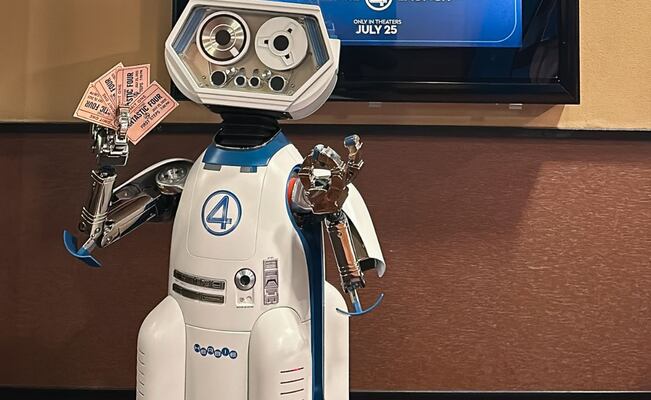 Nuevo tráiler de “Los 4 Fantásticos: primeros pasos” revela el rol de H.E.R.B.I.E., el tierno robot de Marvel