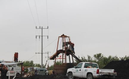 CFE instala red eléctrica con transformadores para el rescate de los 10 mineros en Coahuila