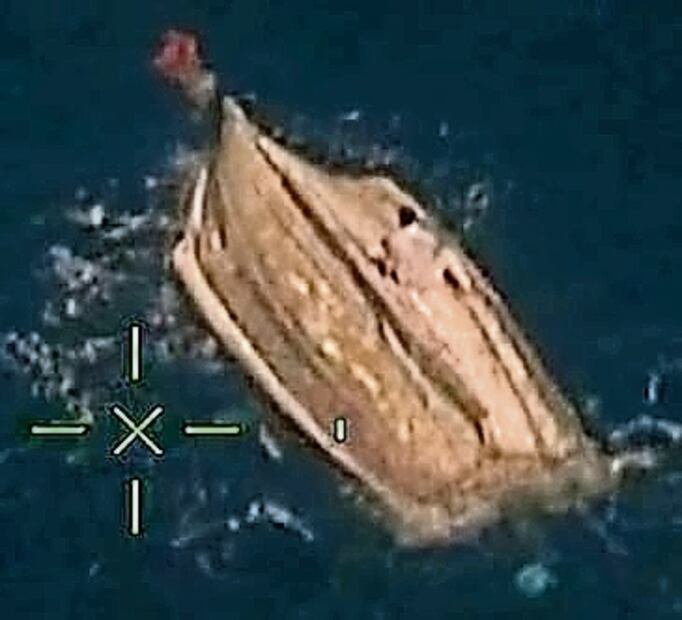 Uno de los pescadores del Peyusca 12 sobrevivió al naufragio, pero no fue rescatado. Finalmente murió. Foto: Especial