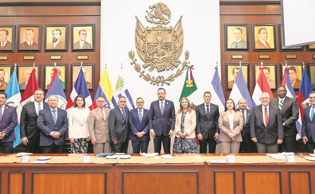 El gobernador de Querétaro, Mauricio Kuri González, se reunió con embajadores del Grupo Latinoamericano y del Caribe. Foto: ESPECIAL