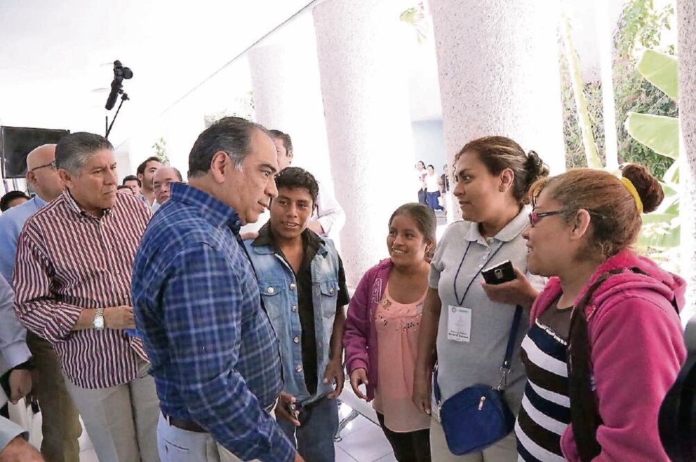 El gobernador Héctor Astudillo dijo que ante la falta de personal, equipo e infraestructura, se buscará destinar recursos al hospital guerrerense. (Cortesía)