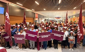 Simpatizantes esperan a Sheinbaum en Aeropuerto Internacional de Ciudad Juárez; asistirá a evento de rendición de cuentas