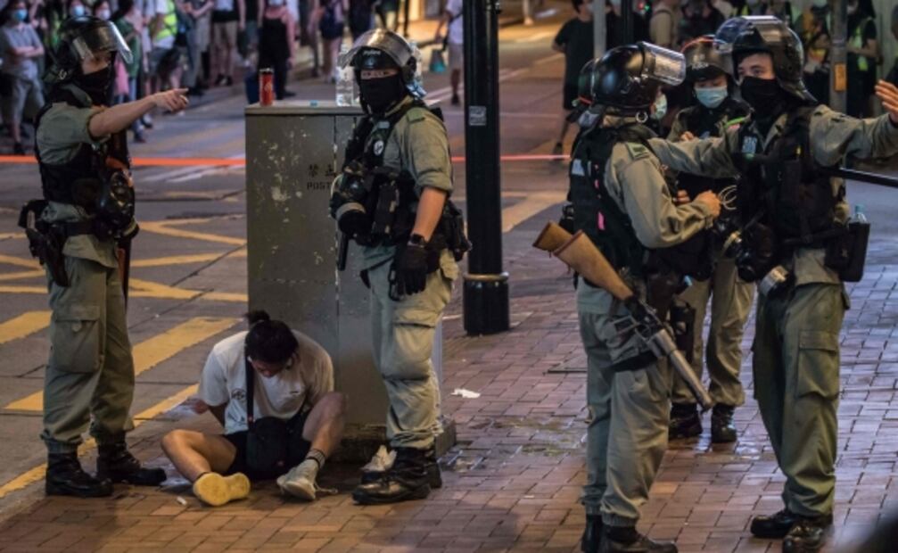 Miles protestan en Hong Kong tras entrada en vigor de polémica ley de China