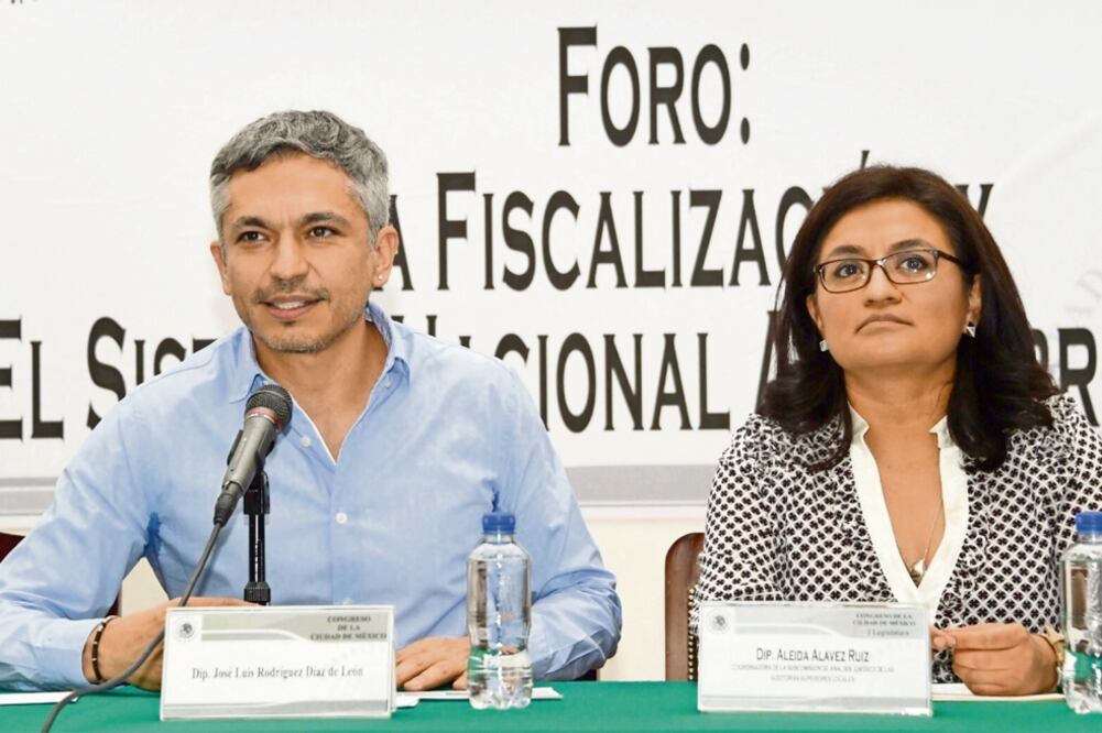 En el foro Fiscalización y el Sistema Nacional Anticorrupción participaro n los diputados José Luis Rodríguez y Aleida Alavez Ruiz, entre otros. (TOMADA DE TWITTER)