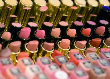 Detectan toxina asociada al cáncer en más de la mitad de cosméticos de EU y Canadá