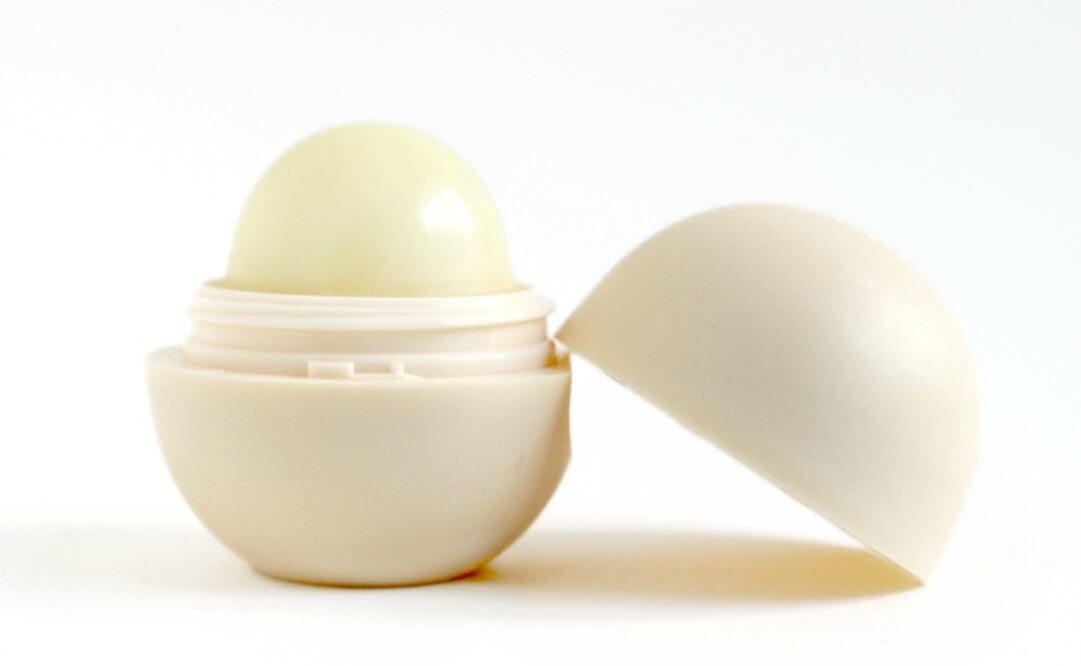 Labios súper suaves
Smooth Sphere Lip Balm, de Eos
Costo: 67 pesos
Donde: Evolutionofsmooth.com
La vainilla de este bálsamo evitará que tus labios se resequen.