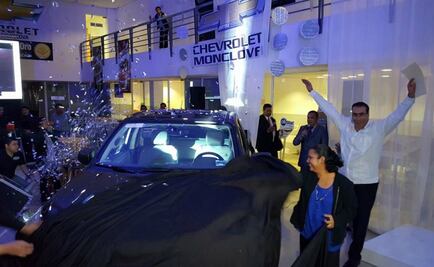 Chevrolet Monclova entrega a Zaira  la S10 del millón de likes