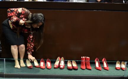 Diputadas protestan por feminicidio de Fátima; panistas se quitan los zapatos