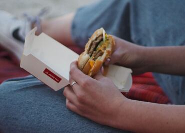 Pide comida en McDonald’s y le dan cinco mil dólares