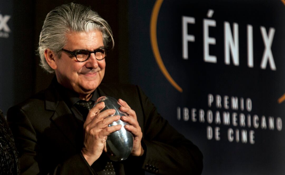 Jose María Prado con un reconocimiento especial en la entrega del Premio iberoamericano de cine Fénix. FOTO: AP