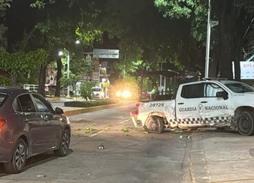 Elementos de la Guardia Nacional chocan contra camioneta en Villahermosa, Tabasco; llevaban neveras con cerveza