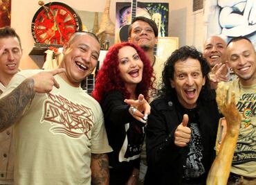 Presos del Reclusorio Oriente pintan guitarras con la historia de El Tri