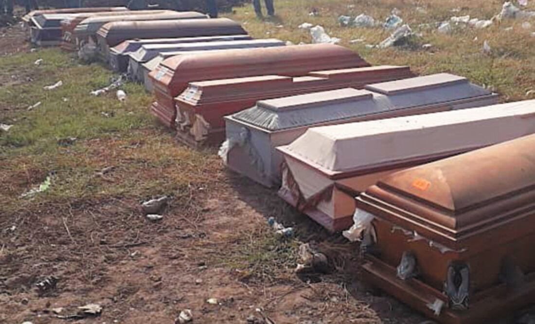 En el panteón Domingo de Ramos fueron inhumados los cuerpos de 12 hombres y una mujer, precisó el vicefiscal del Istmo, José Matus. FISCALÍA GENERAL DE OAXACA