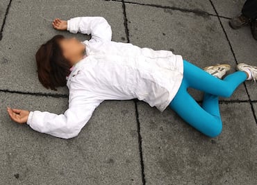 Muere niña tras ser "brutalmente" golpeada por su padre y madrastra