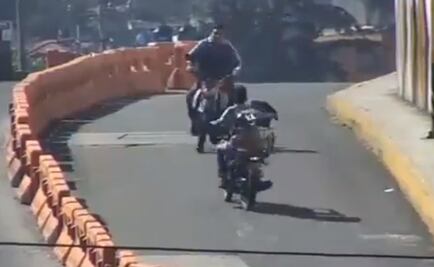 Captan en video choque entre motocicletas en Edomex; los conductores iban sin casco