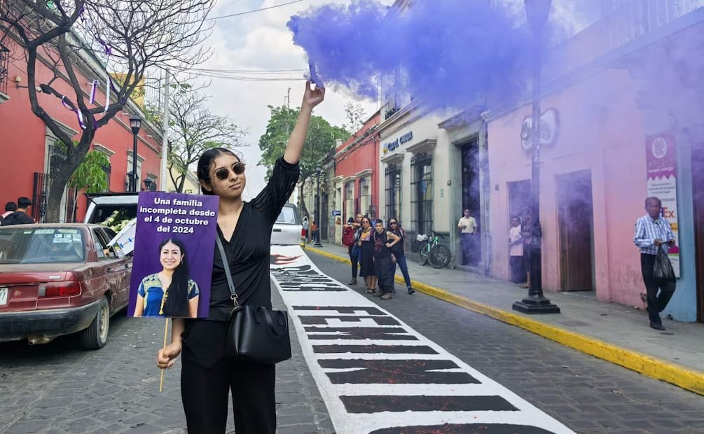 Rinden homenaje a la activista Sandra Domínguez en Oaxaca (30/04/2025). Foto: Edwin Hernández / EL UNIVERSAL