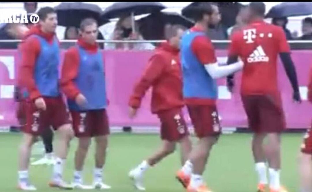 Lewandoski y Boateng fueron separados por sus compañeros