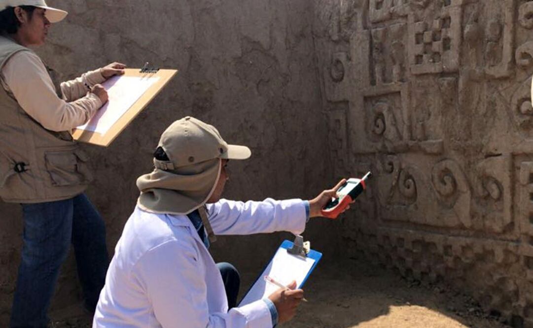 En la ciudadela Chan Chan se descubrió un corredor con murales en alto relieve en un milenario palacio. Foto: AFP / Ministerio de Cultura de Perú