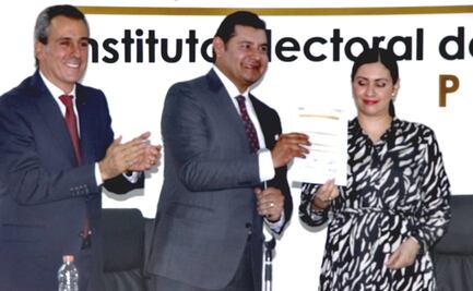 Alejandro Armenta se registra como candidato a la gubernatura de Puebla por Morena