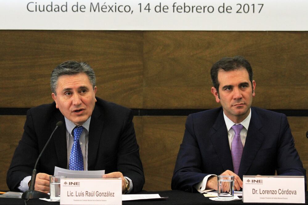 El titular de la CNDH, Luis Raúl González, y el Consejero Presidente del INE, Lorenzo Córdova (FOTO: IRVIN OLIVARES / Archivo/ EL UNIVERSAL)