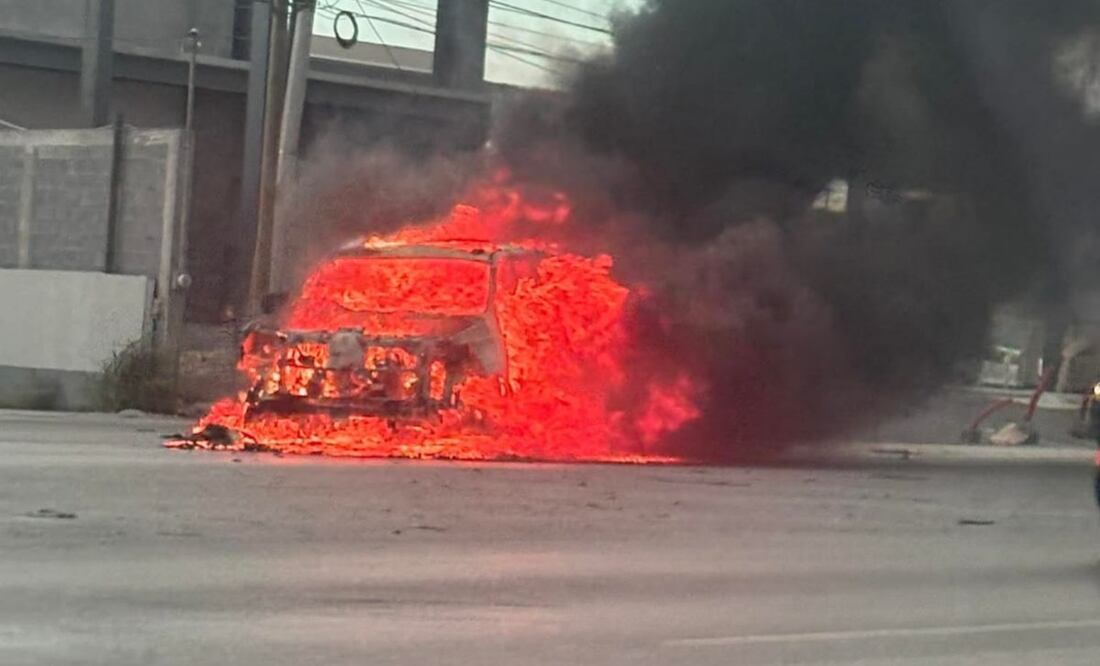 El delegado de la FGR en Tamaulipas fue asesinado a tiros luego de que saliera de su camioneta incendiada por una granada sobre el Bulevar Hidalgo en la ciudad de Reynosa (04/08/2025). Foto: Especial