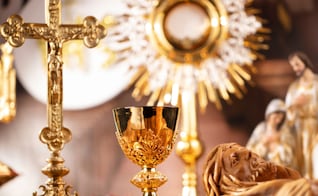 Revelan más de 300 casos de abuso sexual de clérigos en Rhode Island; acusan a la Diócesis de Providence de encubrimiento