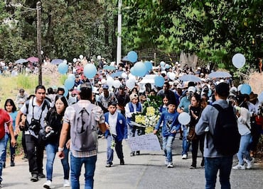 Exigen justicia por Toñito, niño asesinado, en Edomex; caravana de globos y flores le acompañaron al cementerio