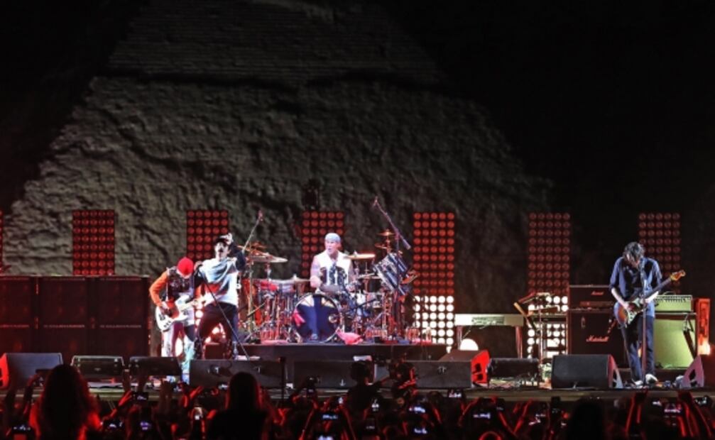 Red Hot Chili Peppers estremecen las pirámides de Egipto