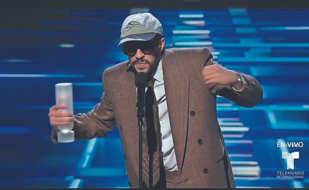 Bad Bunny habló del valor de los exponentes latinos de la música al recibir el premio como Artista del año. FOTOS: AFP, EFE, AP Y TELEMUNDO
