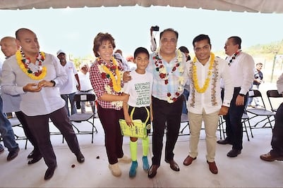 Entrega Astudillo unidad deportiva en Ometepec