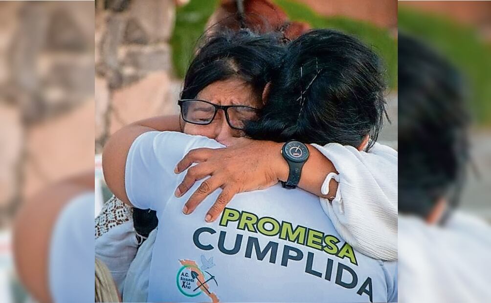 Madre buscadora llora en una manifestación por el Día Internacional de Víctimas de Desaparición. Foto: Especial