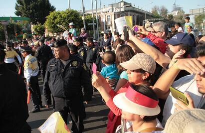 Esperan al Papa en Eje Central tras concluir visita a Hospital