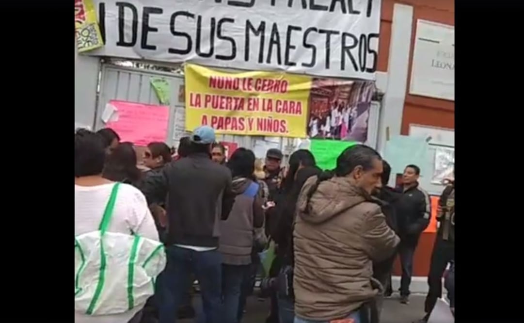 Padres reabren escuela para maestros de CNTE cesados