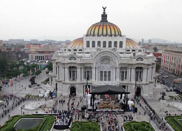 Juan Gabriel convoca a más de 150 mil en Bellas Artes