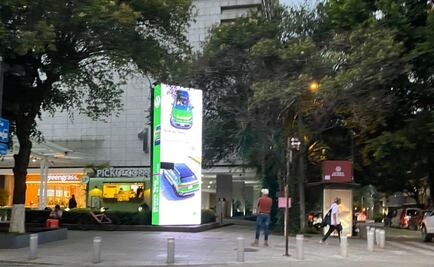 Vecinos de Polanco van contra tótem luminoso en Masaryk; piden frenar invasión de publicidad que afecta patrimonio cultural