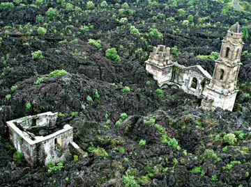 Lánzate a estas 5 iglesias hundidas o enterradas en México