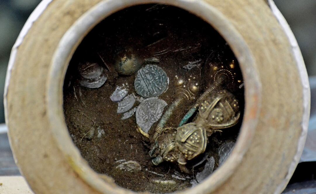 Moneda halladas en un jarrón enterrado a orillas del Mar Negro. Foto: EFE/ National Historical Museum
