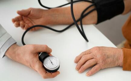 Prepara un jugo a base de esta verdura verde; te ayudará a equilibrar los niveles de sodio en el cuerpo y regular la presión arterial