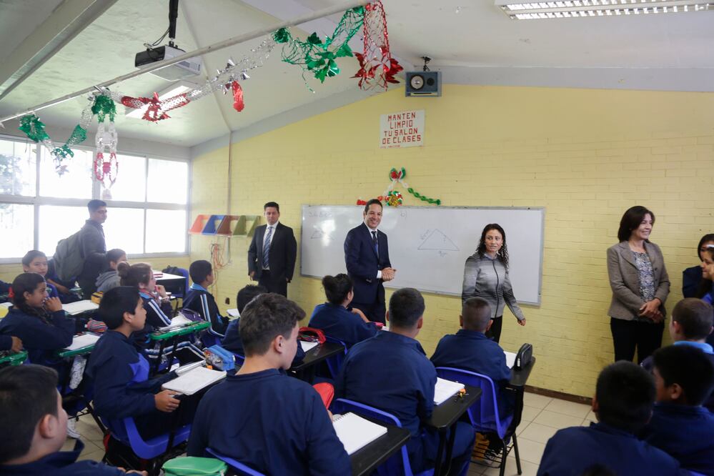 El gobernador Francisco Domínguez Servién destacó que los recursos de las obras provinieron de programas como Escuelas al Cien (ARCHIVO. EL UNIVERSAL)